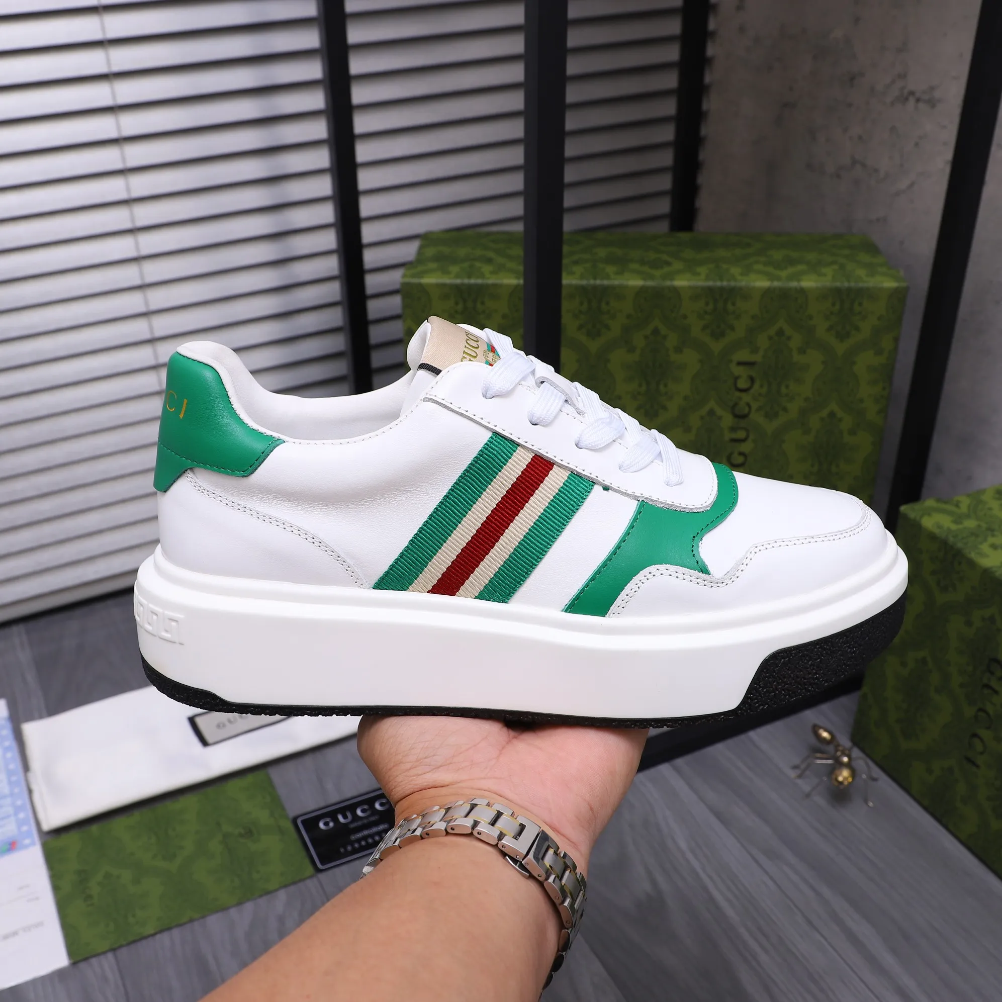 Men's shoes 💰460 Product trademark: GUCCI "Gucci" men's casual sneakers Regular size: 38-44 Product materials: Selected cowhide stitching upper, sheepskin lining, rubber outsole